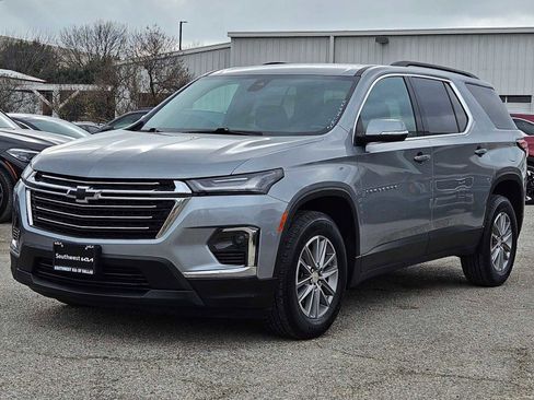 Used 2023 Chevrolet Traverse LT image 10