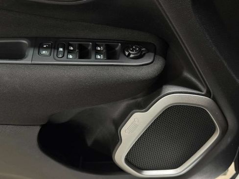 Used 2021 Jeep Renegade Latitude AWD/4WD image 20