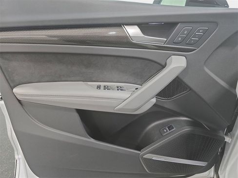 Used 2025 Audi SQ5 Premium Plus w/ Premium Plus Package image 23