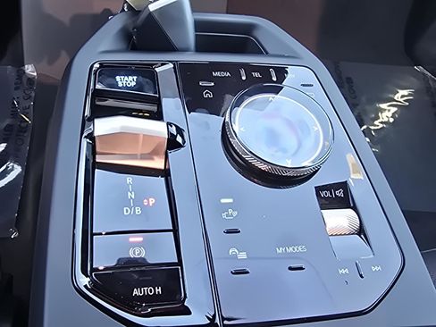 New 2026 BMW iX xDrive60 image 40