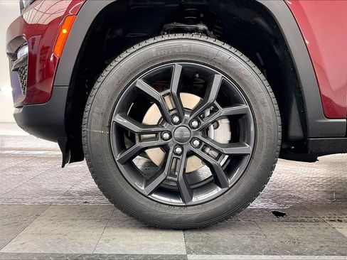New 2025 Jeep Grand Cherokee Limited image 14