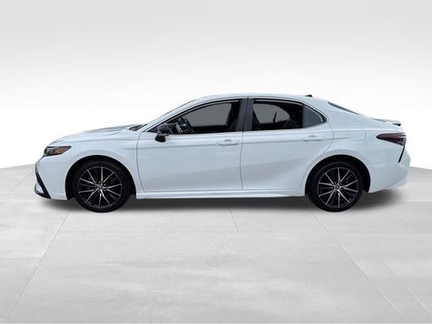 Used 2022 Toyota Camry SE w/ Convenience Package FWD image 4
