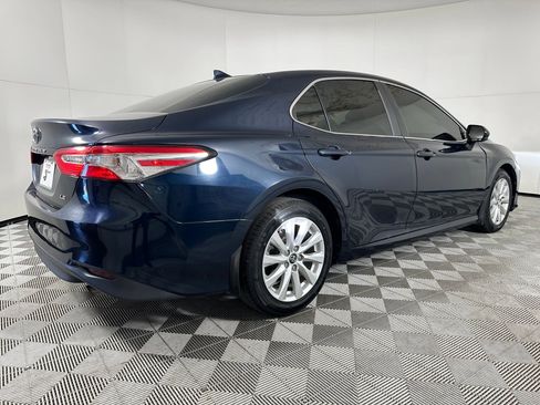 Used 2019 Toyota Camry L image 8