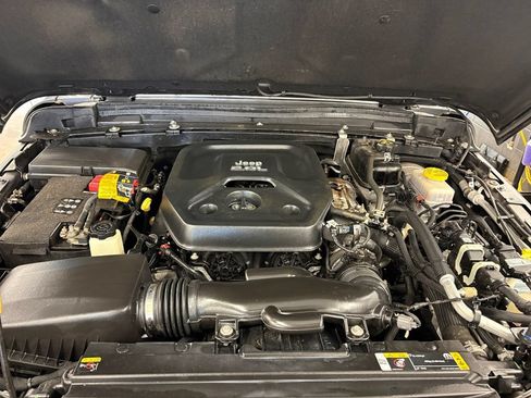 Used 2022 Jeep Wrangler Sport AWD/4WD image 30