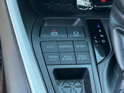 Used 2025 Toyota RAV4 XLE AWD/4WD image 32