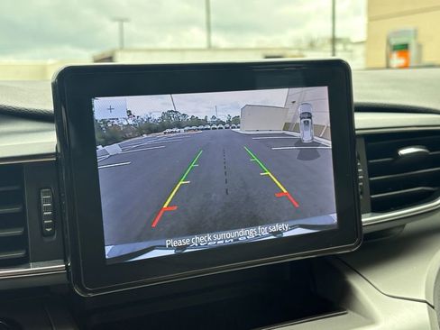 Used 2022 Ford Explorer XLT w/ Equipment Group 202A image 17