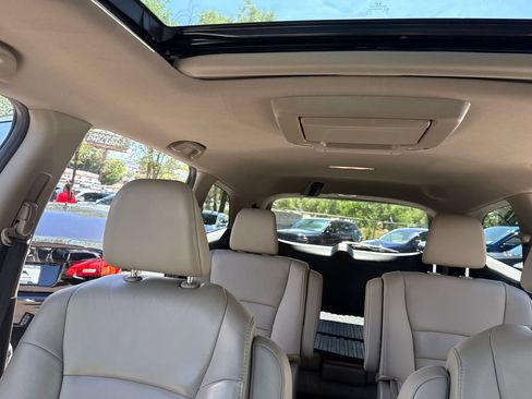 Used 2020 Honda Pilot Touring image 22