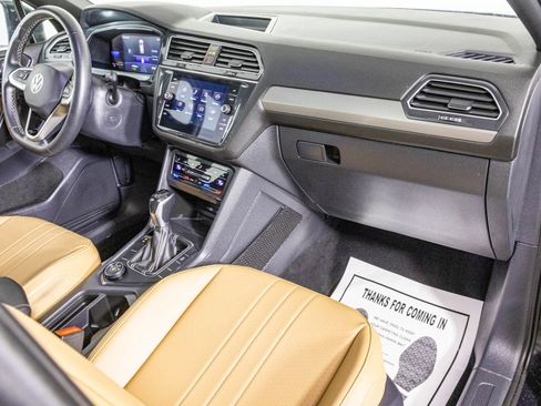 Used 2022 Volkswagen Tiguan SE w/ Panoramic Sunroof Package AWD/4WD image 47