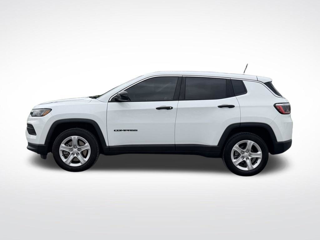 Used 2023 Jeep Compass Sport AWD/4WD image 3