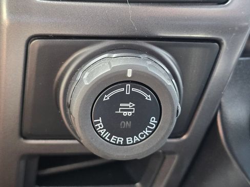Used 2017 Ford F150 XLT w/ Equipment Group 302A Luxury AWD/4WD image 32