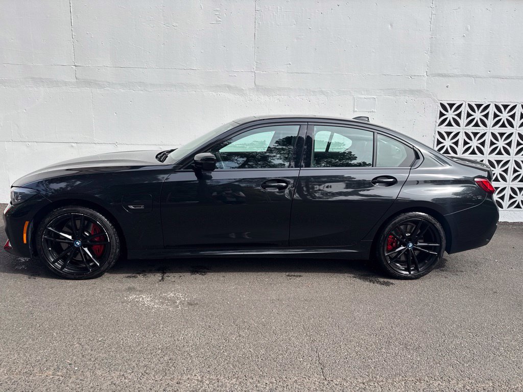 Used 2022 BMW 330e xDrive w/ M Sport Package AWD/4WD image 2
