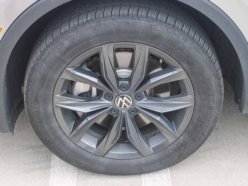 Used 2024 Volkswagen Tiguan SE image 8