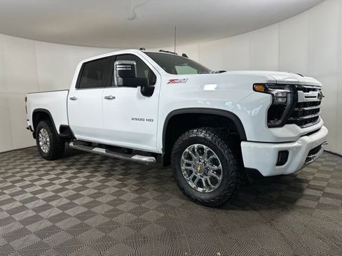 Used 2025 Chevrolet Silverado 2500 LT w/ Z71 Chrome Sport Edition image 7