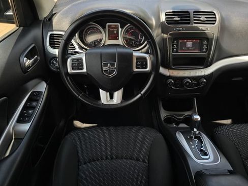 Used 2019 Dodge Journey SE w/ Connectivity Group FWD image 12