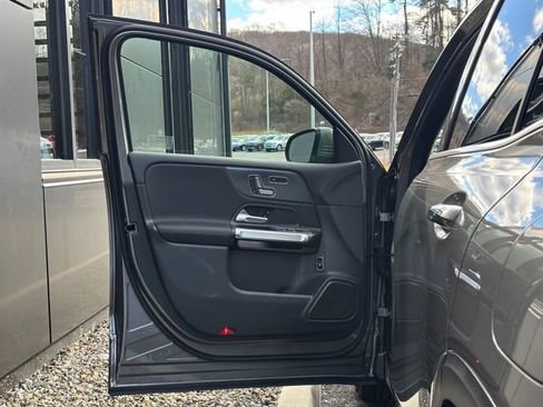 Certified 2025 Mercedes-Benz GLB 250 4MATIC image 18