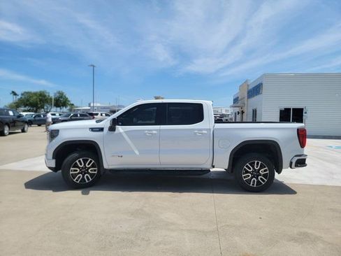 Used 2025 GMC Sierra 1500 AT4 w/ Technology Package AWD/4WD image 4