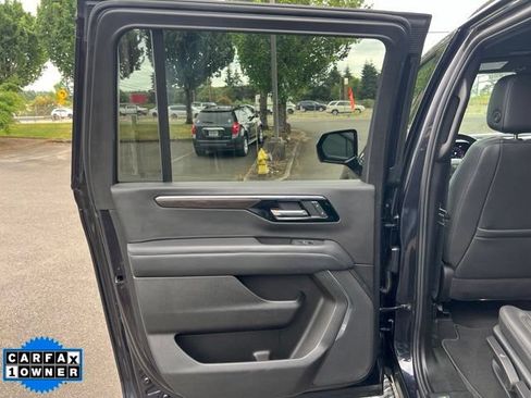 Used 2025 Chevrolet Suburban Z71 AWD/4WD image 11
