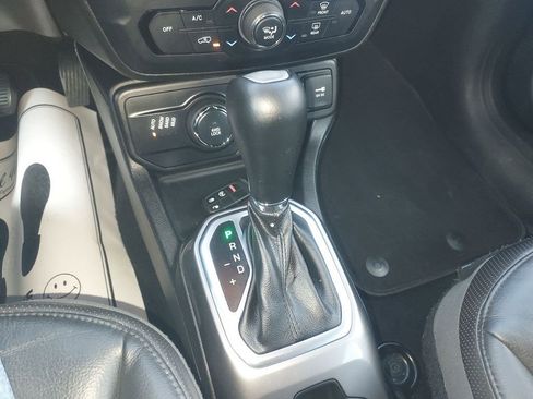 Used 2018 Jeep Renegade Limited w/ UConnect 8.4 Nav Group AWD/4WD image 17