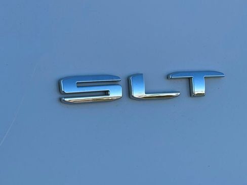 Used 2023 GMC Acadia SLT image 51