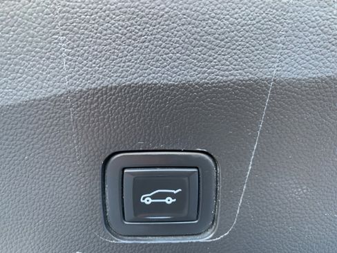 Used 2020 Chevrolet Traverse RS image 14