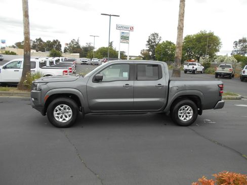 Used 2024 Nissan Frontier SV w/ Technology Package RWD image 2