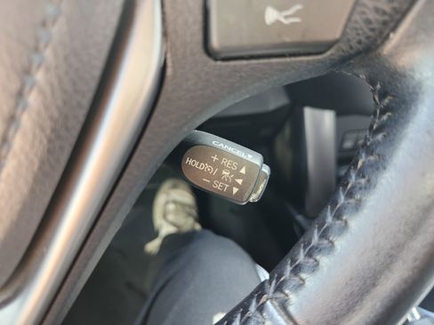 Used 2017 Toyota RAV4 SE FWD image 36