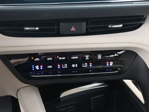 Used 2022 Buick Envision Avenir w/ Technology Package II FWD image 21