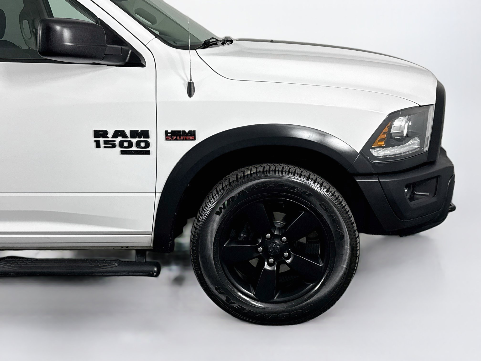 Used 2020 RAM 1500 Classic SLT AWD/4WD image 42