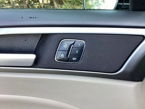 Used 2017 Ford Fusion SE image 53