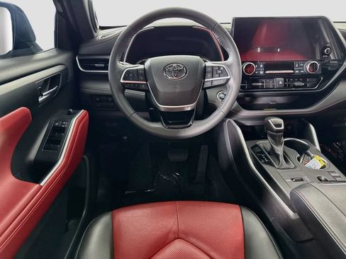 Used 2023 Toyota Highlander XSE FWD image 22