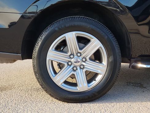 Used 2021 Ford Expedition XLT image 12