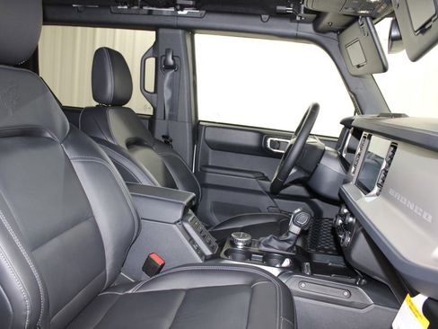 New 2025 Ford Bronco Outer Banks image 31