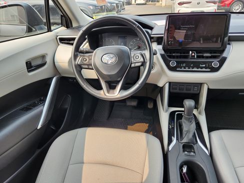 Used 2023 Toyota Corolla Cross LE w/ Moonroof Package AWD/4WD image 12