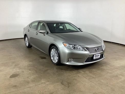 Used 2015 Lexus ES 350 w/ Luxury Package FWD image 3