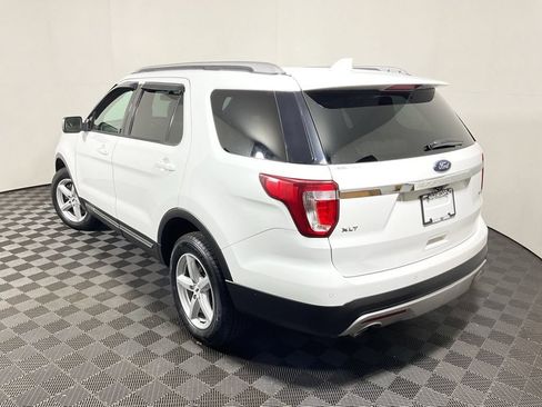 Used 2017 Ford Explorer XLT w/ Equipment Group 201A AWD/4WD image 12
