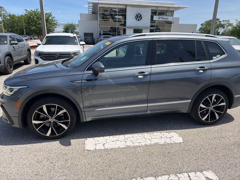 Used 2022 Volkswagen Tiguan SEL R-Line image 3