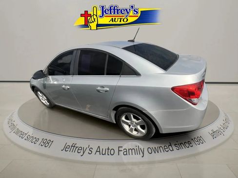 Used 2013 Chevrolet Cruze LT image 2