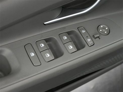 Used 2023 Hyundai Elantra SEL image 13