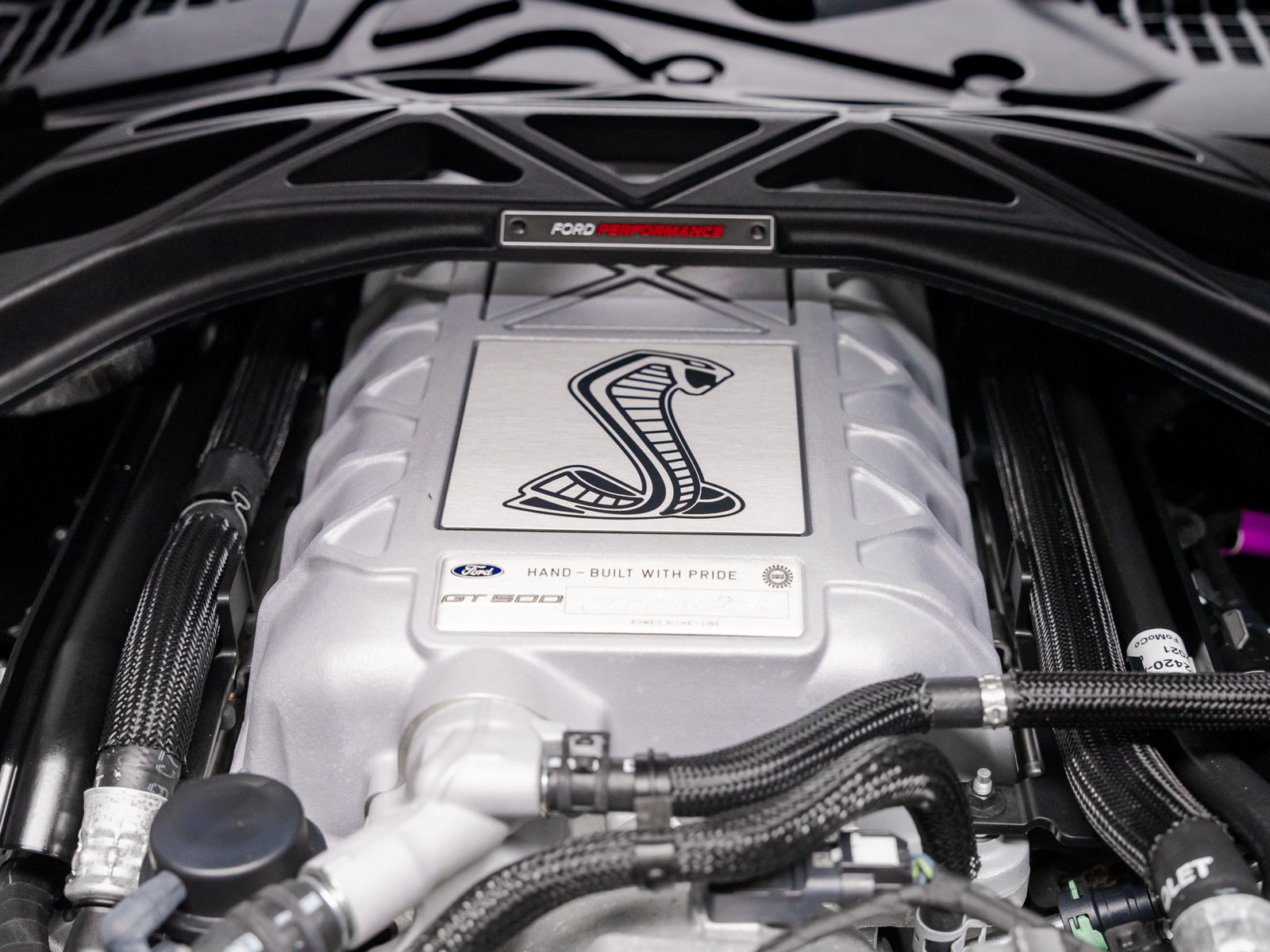 Used 2021 Ford Mustang Shelby GT500 w/ Carbon Fiber Track Pack RWD image 3