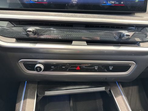 Certified 2023 BMW X7 xDrive40i w/ Premium Package image 25