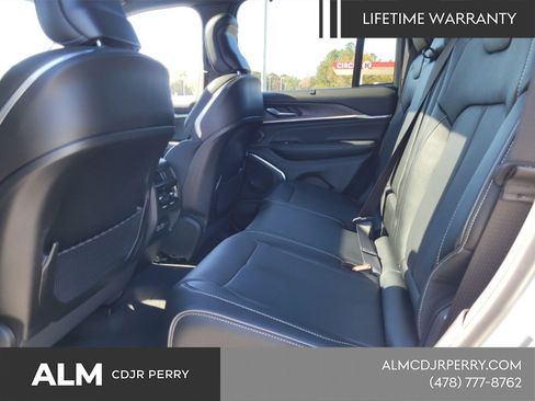 New 2025 Jeep Grand Cherokee Overland w/ Luxury Tech Group IV AWD/4WD image 7