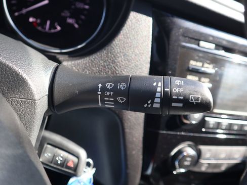 Used 2016 Nissan Rogue S image 18