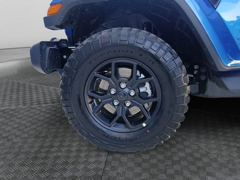 New 2026 Jeep Gladiator Sport AWD/4WD image 23