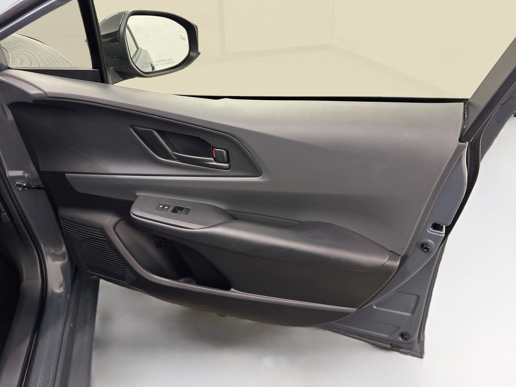 Used 2025 Toyota Prius LE FWD image 33