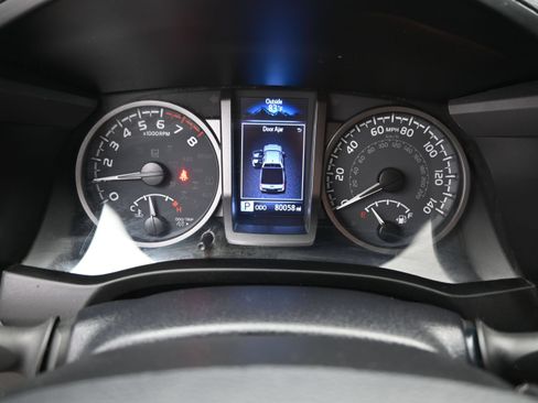 Used 2020 Toyota Tacoma TRD Sport w/ Technology Package RWD image 15