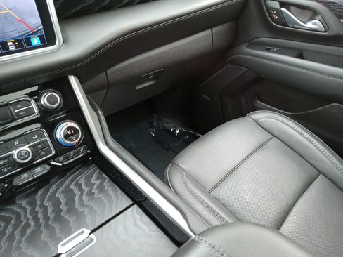 Used 2021 GMC Yukon Denali w/ Denali Premium Package image 20