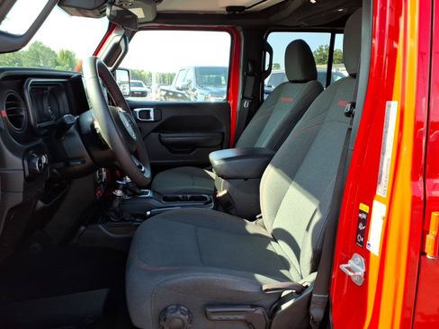 Used 2024 Jeep Wrangler Unlimited Rubicon AWD/4WD image 19