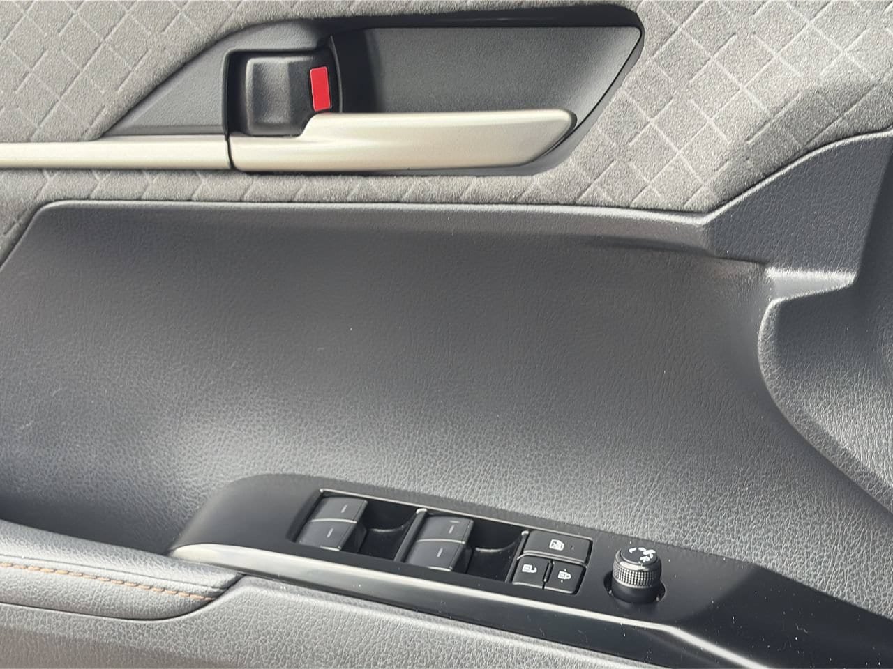 Used 2025 Toyota Camry XLE FWD image 17