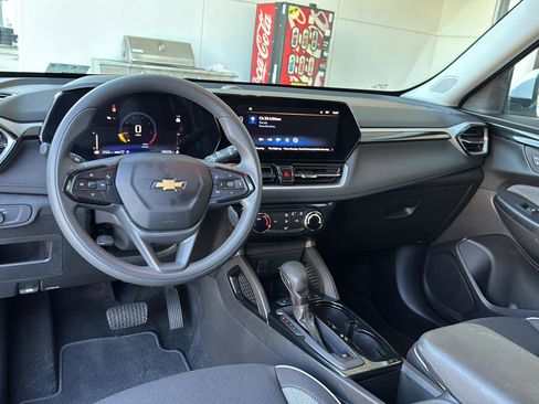 Used 2025 Chevrolet TrailBlazer LT w/ Driver Confidence Package image 16