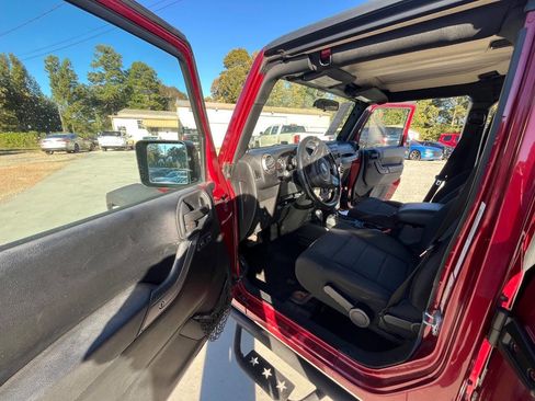Used 2011 Jeep Wrangler Unlimited Sport image 37